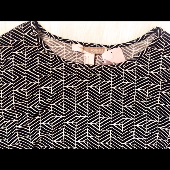 NWT Geometric Patterned Fitted Dress - Picture 5 of 8